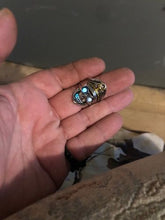 Load image into Gallery viewer, Glow In The Dark Skull Ring