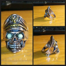 Load image into Gallery viewer, Glow In The Dark Skull Ring