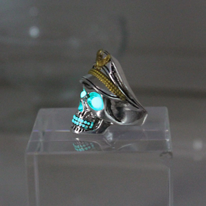 Glow In The Dark Skull Ring