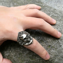 Load image into Gallery viewer, Pirate Skull Ring
