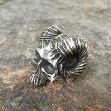 Load image into Gallery viewer, Horned Devil Skull Ring
