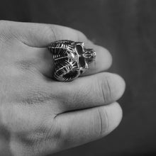 Load image into Gallery viewer, Horned Devil Skull Ring
